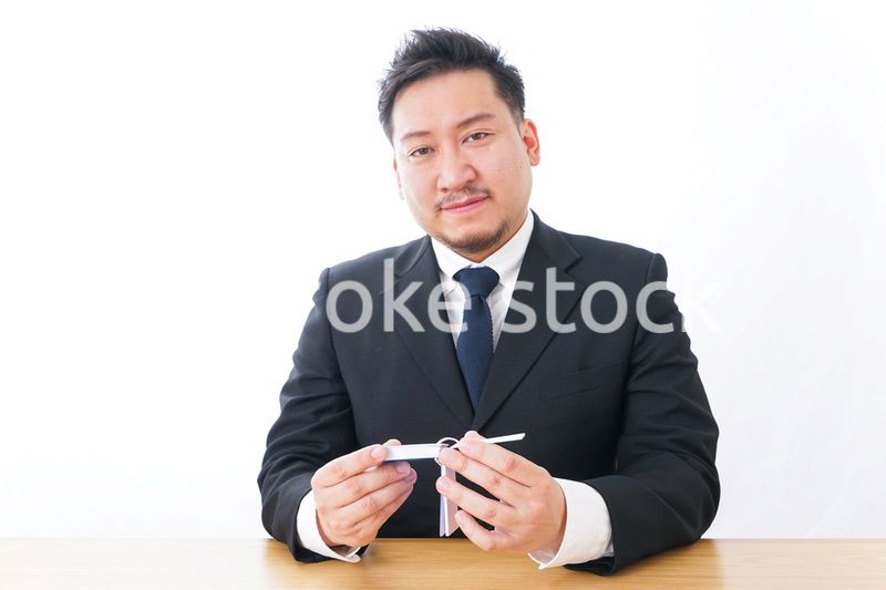 勉強するビジネスマン