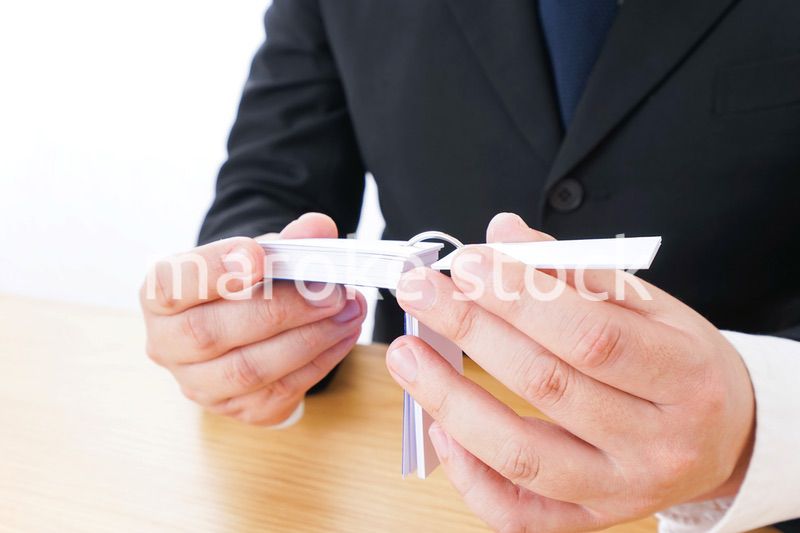 語学学習をするビジネスマン