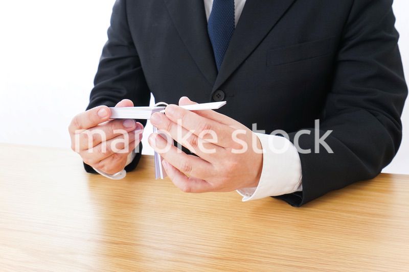 勉強するビジネスマン