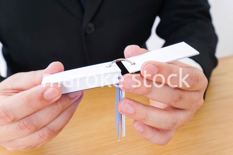 語学学習をするビジネスマン