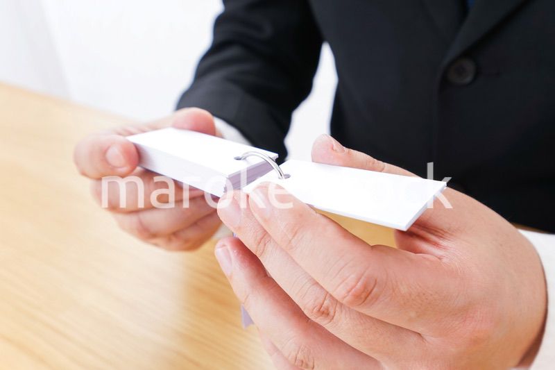 勉強するビジネスマン