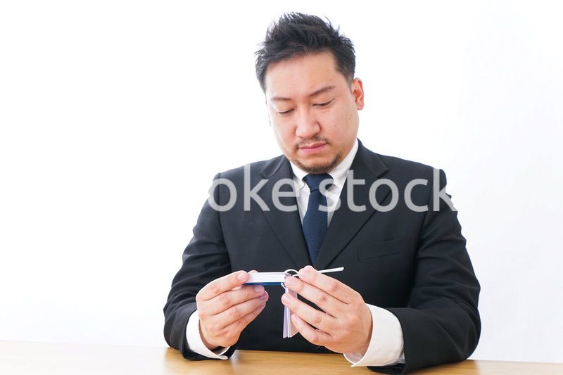 勉強するビジネスマン