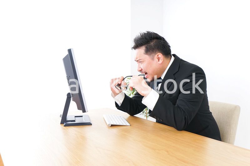 疲労を感じるビジネスパーソン