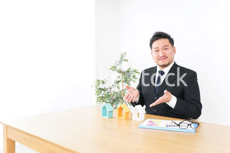 不動産会社のビジネスマン