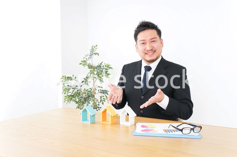 不動産会社のビジネスマン