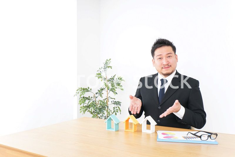 不動産会社のビジネスマン