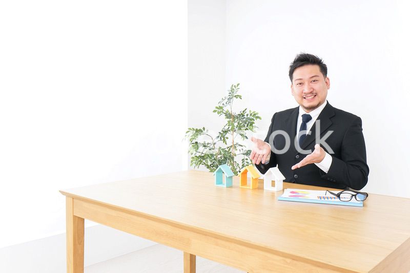不動産会社のビジネスマン