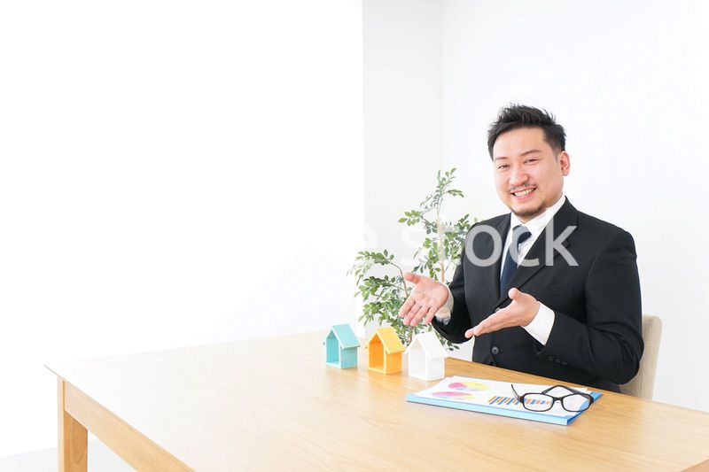 不動産会社のビジネスマン