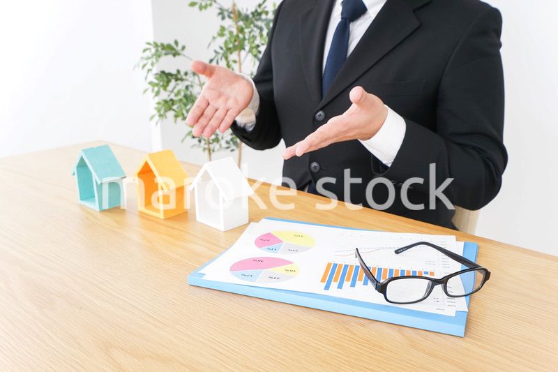 不動産会社のビジネスマン