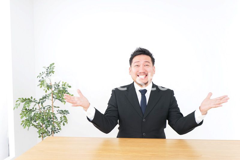 驚くビジネスマン