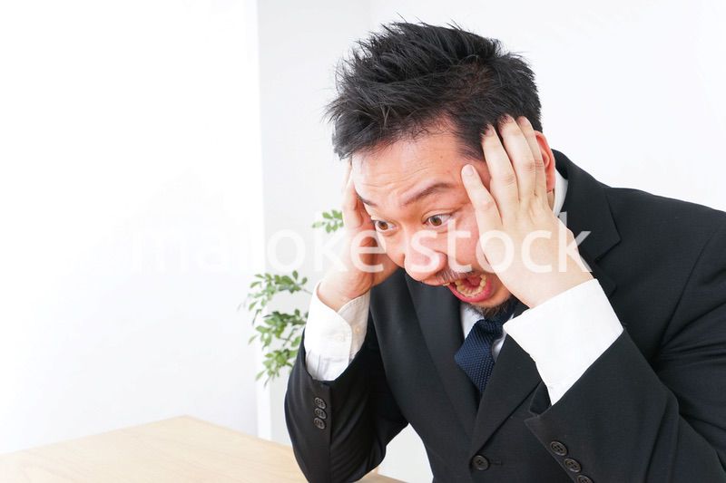 ストレスを抱えるビジネスマン