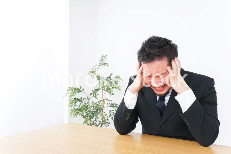 ストレスを抱えるビジネスマン
