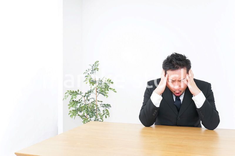 ストレスを抱えるビジネスマン