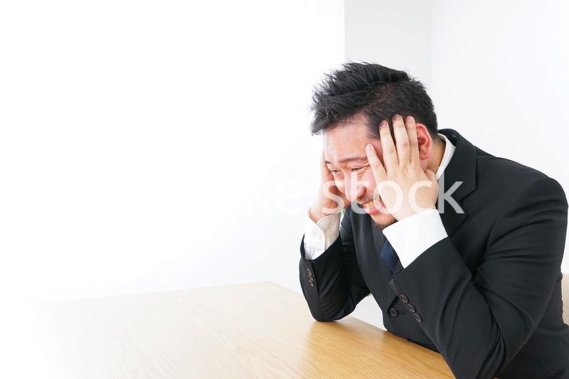 ストレスを抱えるビジネスマン