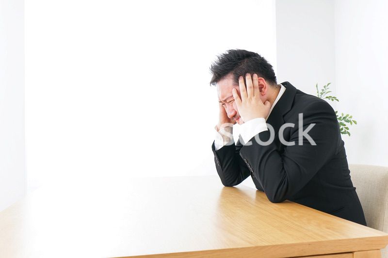 ストレスを抱えるビジネスマン