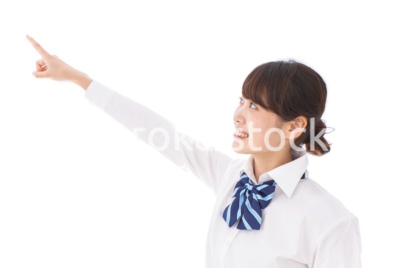 未来を指差す若い学生