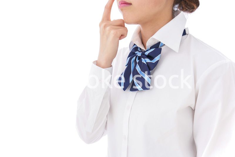 思春期の肌荒れに悩む学生