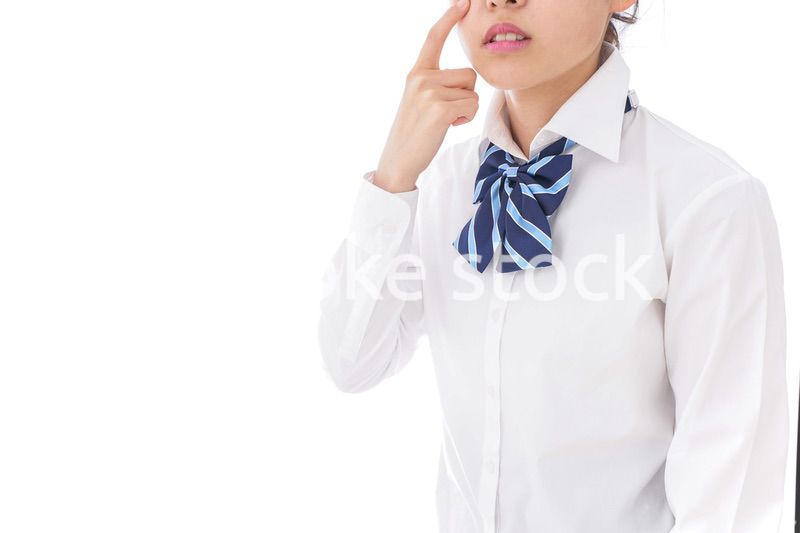 思春期の肌荒れに悩む学生