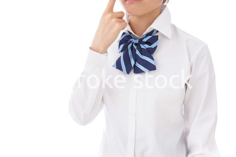 思春期の肌荒れに悩む学生