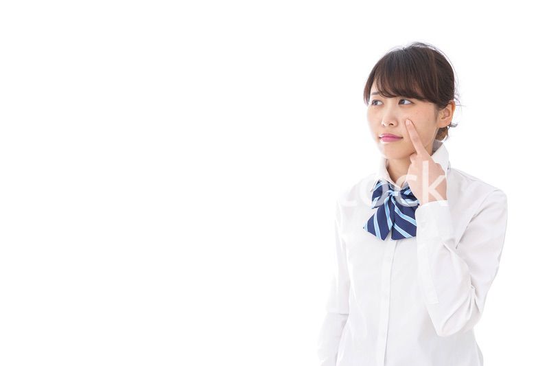 思春期の肌荒れに悩む学生