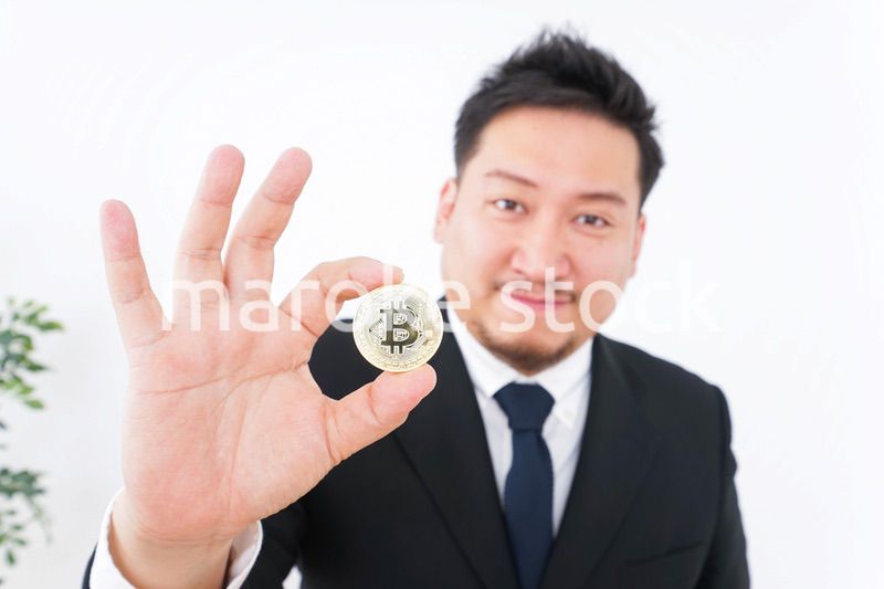仮想通貨・ビットコインで稼ぐ男性