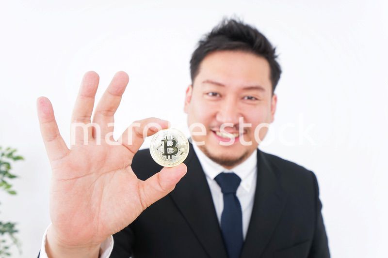 仮想通貨・ビットコインで稼ぐ男性