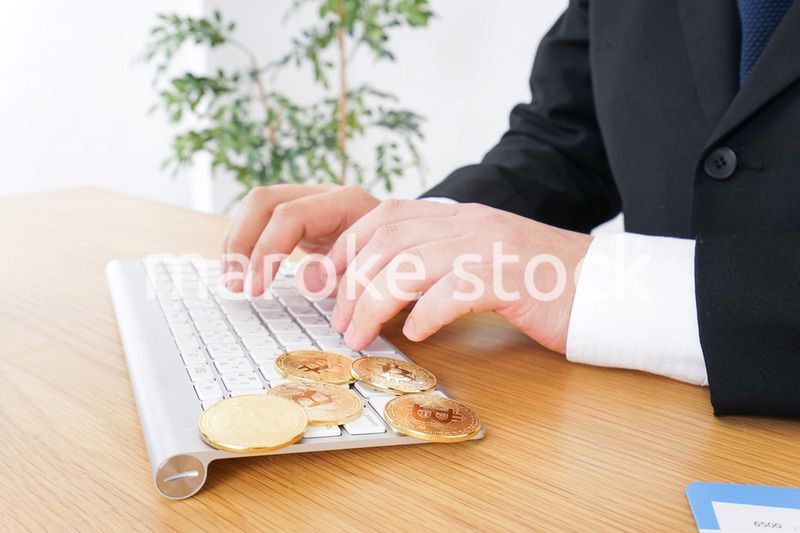 仮想通貨・ビットコインで稼ぐ男性