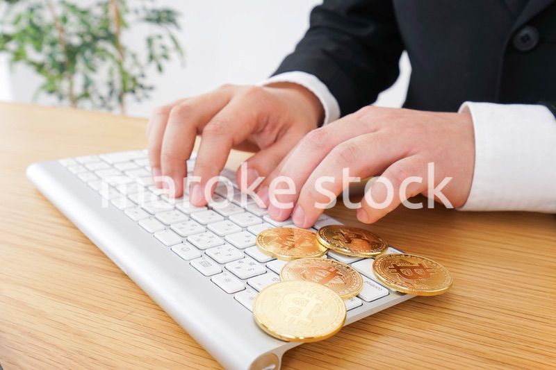 仮想通貨・ビットコインで稼ぐ男性
