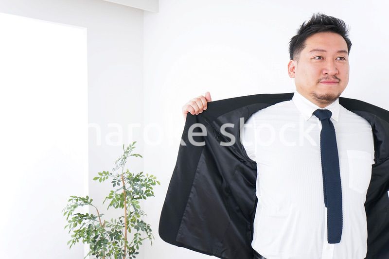 出張に行くビジネスマン