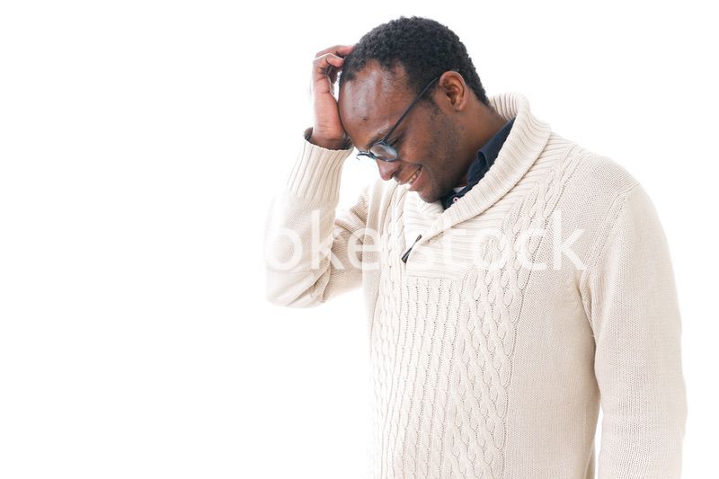 頭痛に苦しむ男性