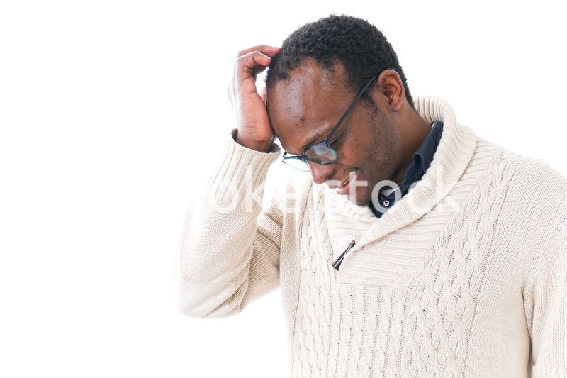 頭痛に苦しむ男性