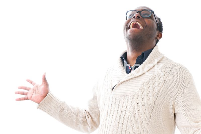 大きく驚く男性