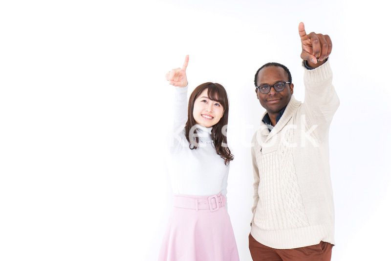 道案内をする女性