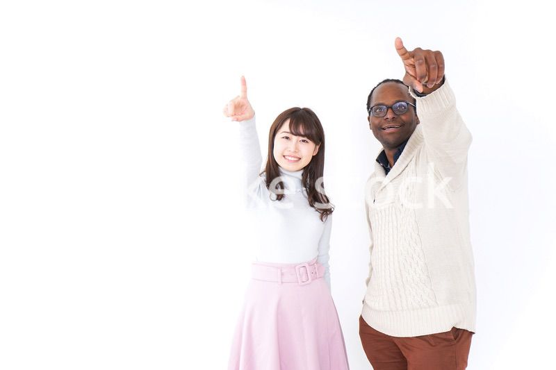 道案内をする女性