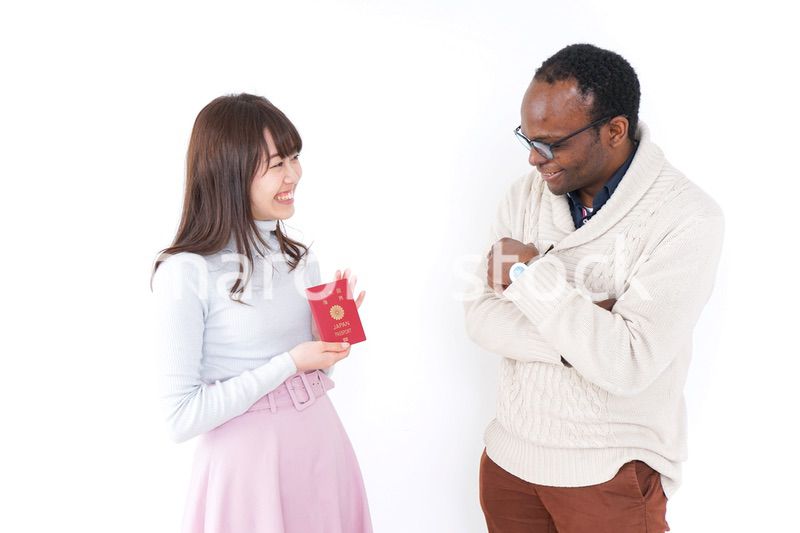 海外旅行する男女