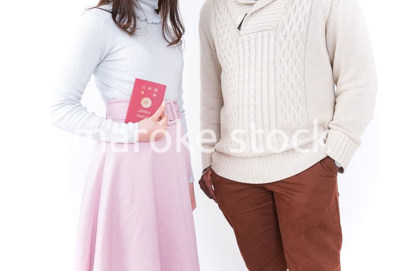 海外旅行をする若い女性