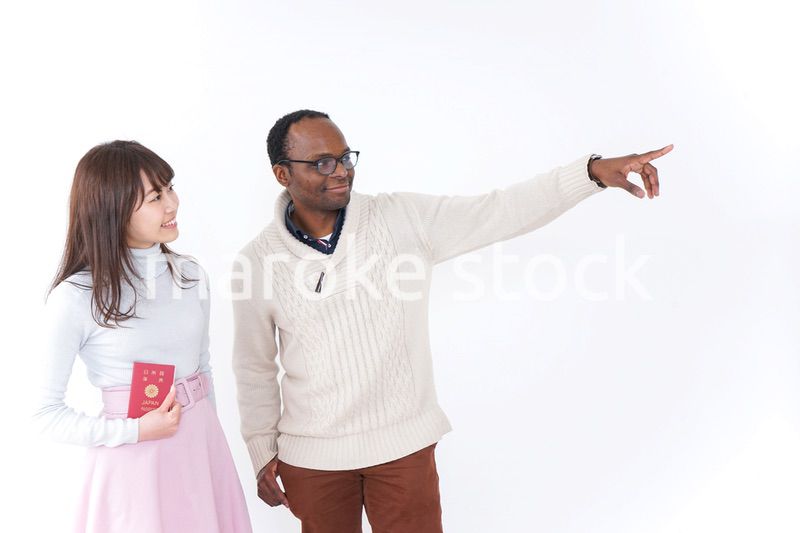 海外旅行をする若い女性