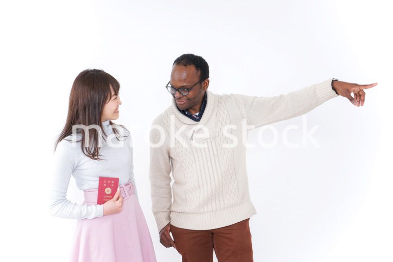 海外旅行をする若い女性