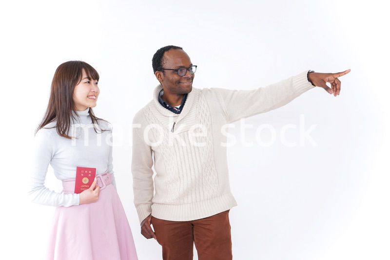 海外旅行をする若い女性