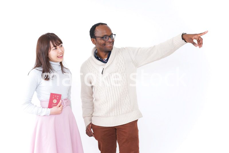 海外旅行する男女