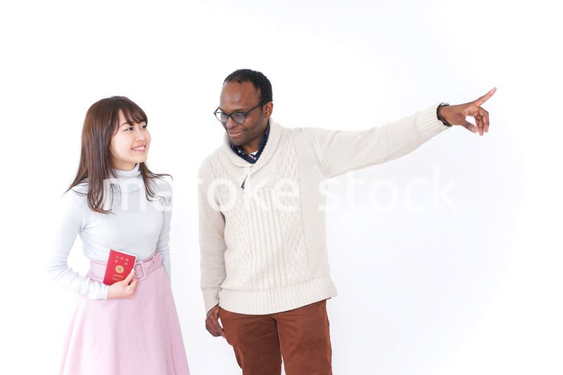 海外旅行する男女