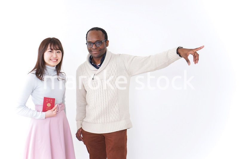 海外旅行をする若い女性