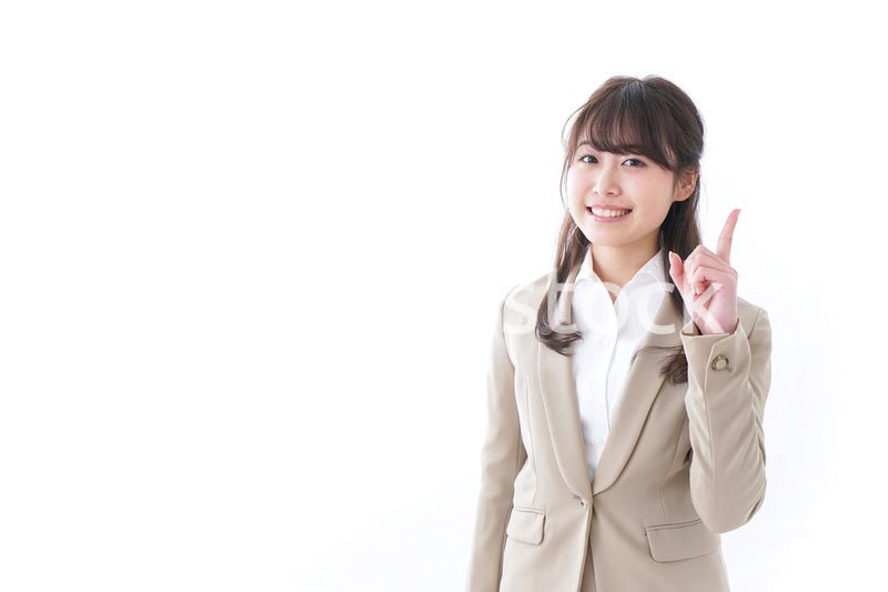 指をさすビジネスウーマン