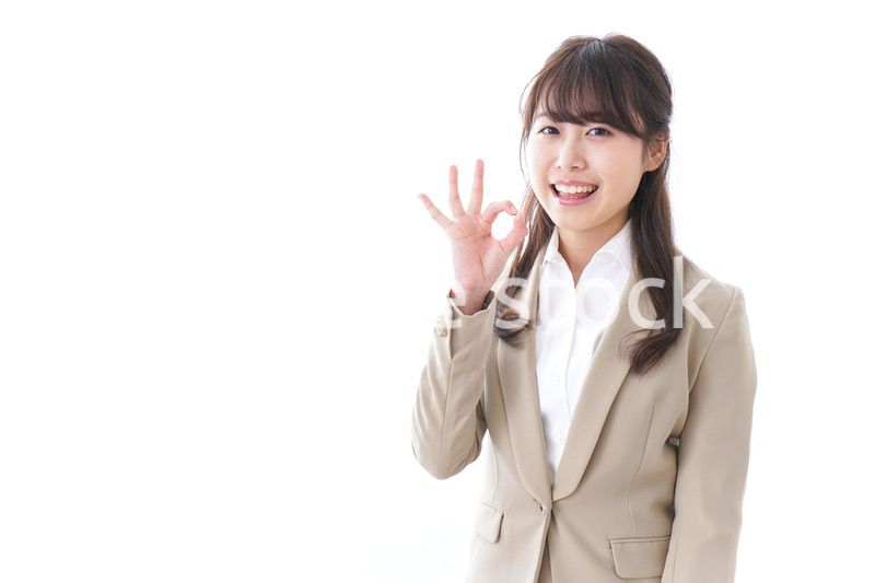 OKサインをするビジネスウーマン