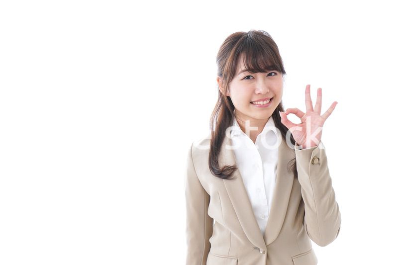 OKサインをするビジネスウーマン