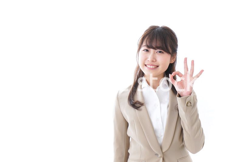 OKサインをするビジネスウーマン