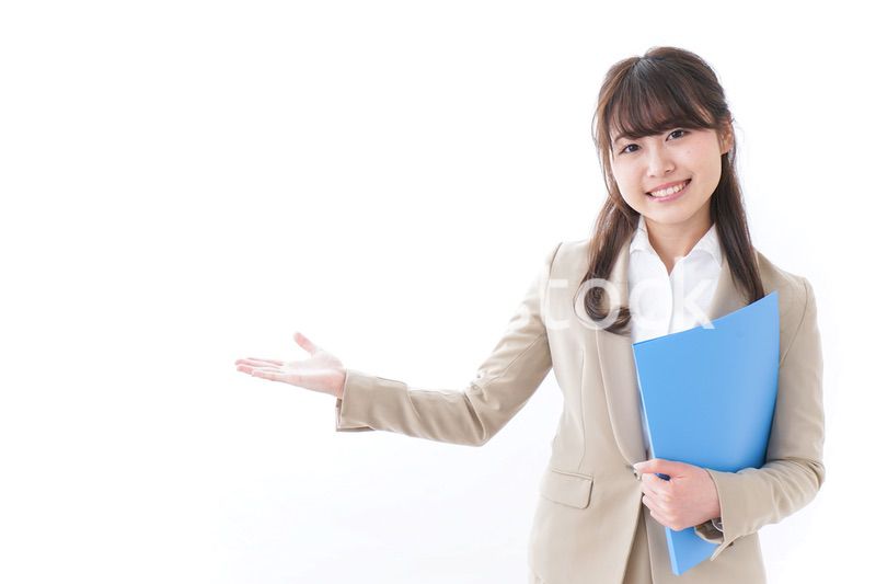 案内をするビジネスウーマン