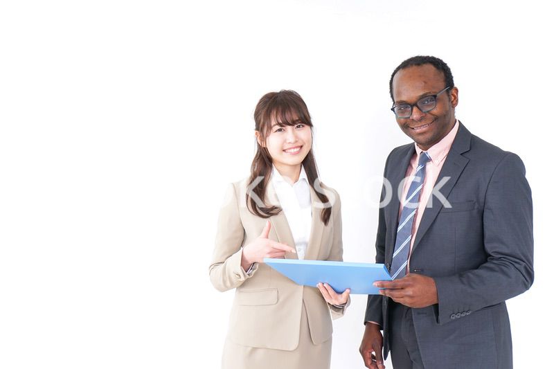 打合せするビジネスパーソン