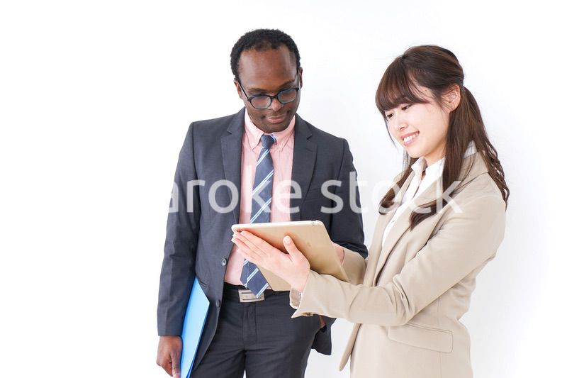 打合せするビジネスパーソン