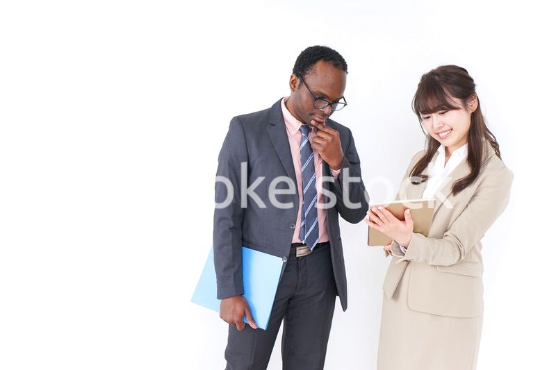 打合せするビジネスパーソン